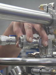 Load image into Gallery viewer, Valved Quick Disconnect 1500 PSI, Female x FNPT 1/2 in